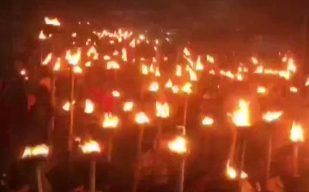 এবার মশালমিছিল হলো বেঙ্গালুরুতে, কংগ্রেস রাহুল অপসারণের প্রতিবাদে