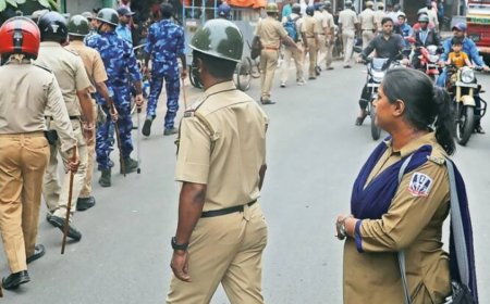 রাম নবমী সংঘর্ষয়ে হাওড়া পুলিশ অভিযুক্তদের কাছ থেকে অ্যাসিড, পেট্রোল, তলোয়ার বাজেয়াপ্ত করেছে