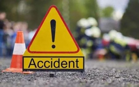 বাস থেকে পড়ে চাকার নিচে পা চলে যায় স্কুলছাত্র এর