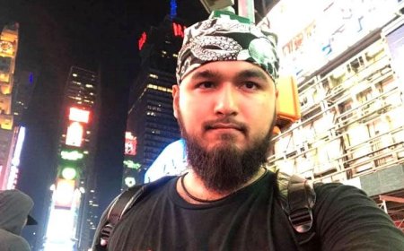 নোবেলের অসভ্যতা দেখে জুতো ছুড়লেন শ্রোতারা, মঞ্চে গান গাইতে উঠে মাতলামি!