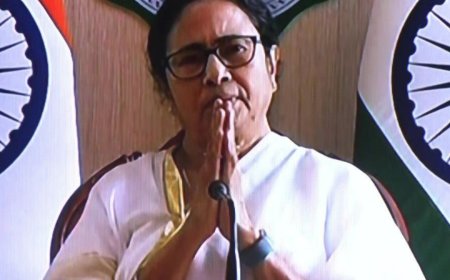 জোড় হাত করে ক্ষমা চাইলেন মমতা ! কেন ?