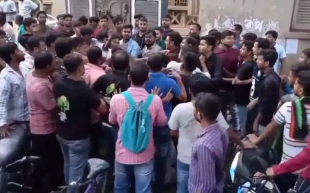 বর্ধমান রাজ কলেজে প্রকাশ্যে লাথি-ঘুষি, আহত ৩ ছাত্র
