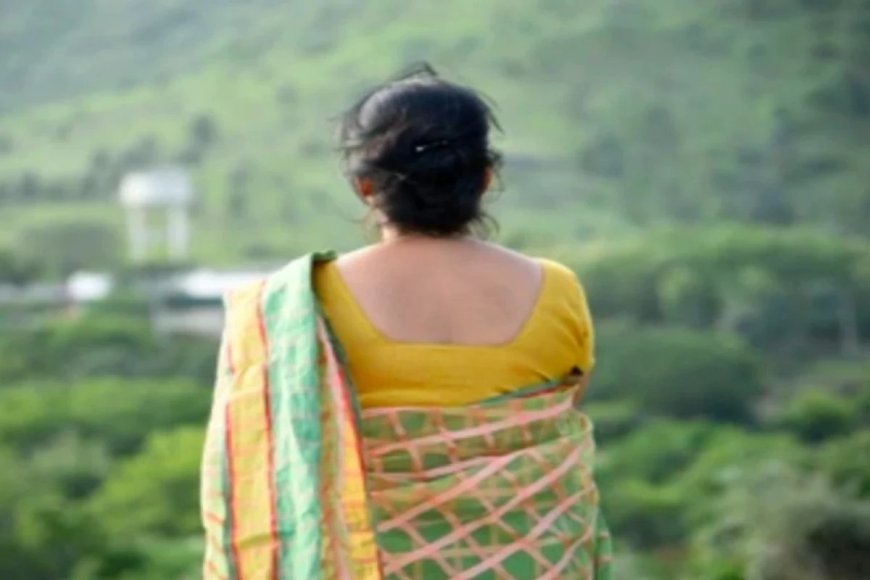 ৪৫ বছরের মা ২১ বছরের যুবককে বিয়ে করলেন, মেয়ের বিয়ে ভেঙে মায়ের পাশে দাঁড়ালেন!