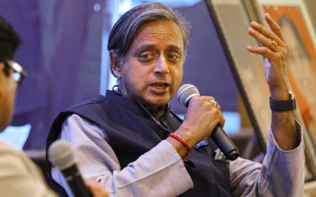 শশী থারুর বললেন MGNREGA নাম পরিবর্তন নিয়ে বির্ত্ক “অপ্রীতিকর” — কংগ্রেসের ভিতরেও বিতর্ক