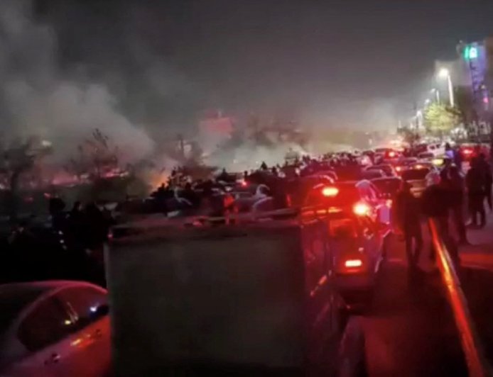 ইরানের বিক্ষোভ ঘিরে ট্রাম্পের কঠোর পদক্ষেপের ভাবনা, আলোচনার পথে তেহরান