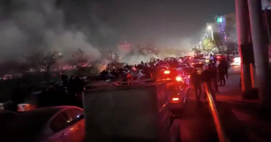 ইরানের বিক্ষোভ ঘিরে ট্রাম্পের কঠোর পদক্ষেপের ভাবনা, আলোচনার পথে তেহরান